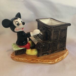 Vintage Piano Playing Mickey Mouse